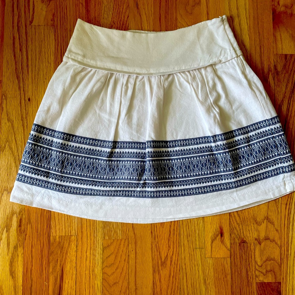 Madewell skirt. Size 2. Great embroidery work in navy blue.